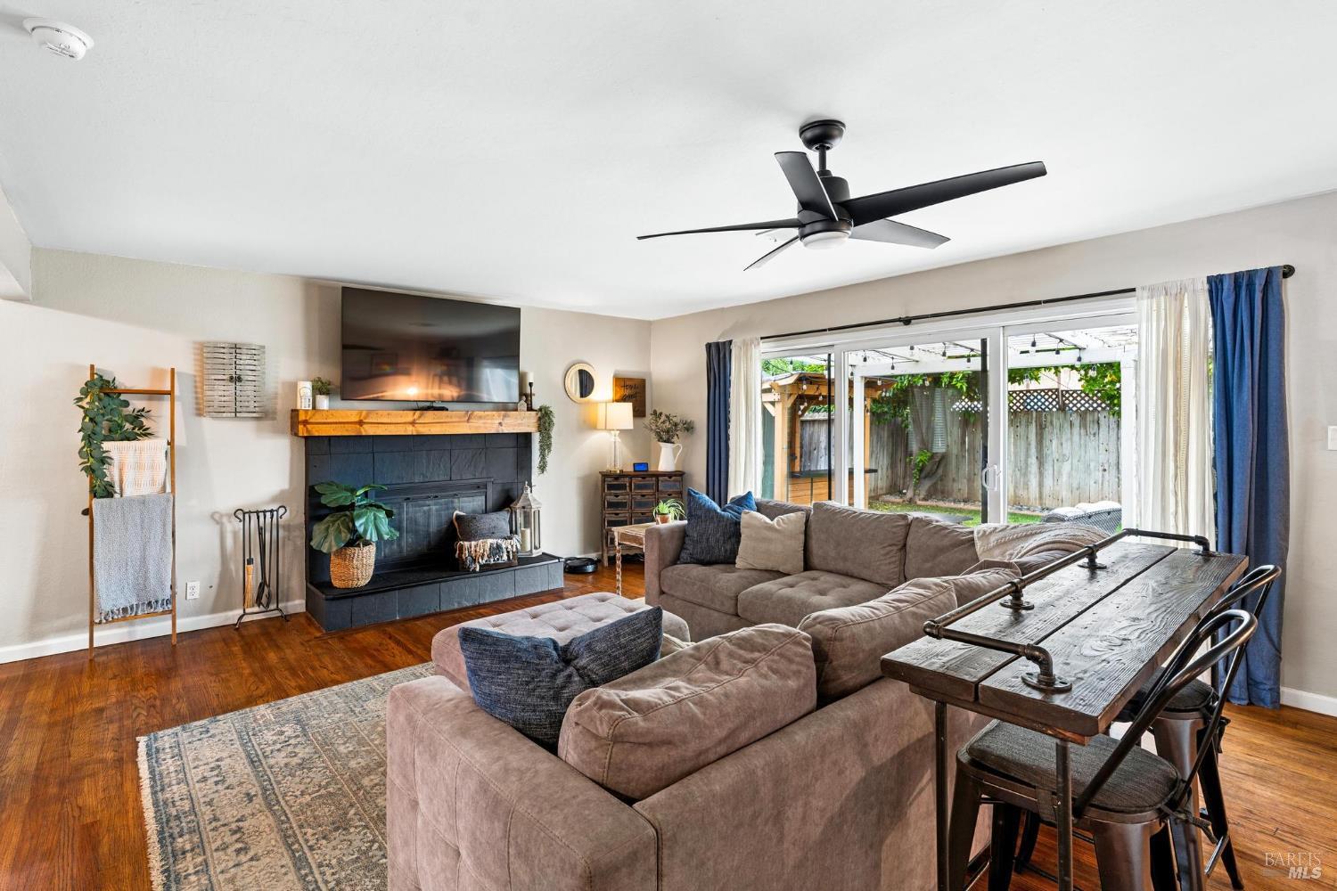 Detail Gallery Image 6 of 30 For 100 Anita Ct, Vacaville,  CA 95688 - 3 Beds | 2 Baths