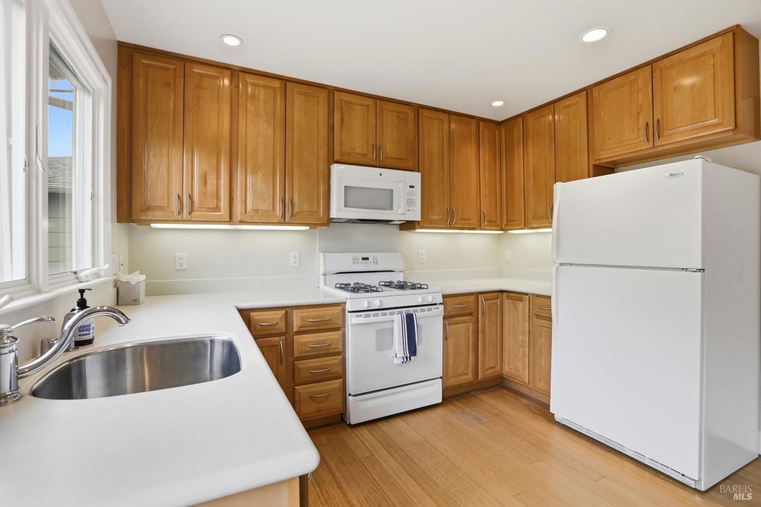 Detail Gallery Image 8 of 29 For 2166 5th Ave, San Rafael,  CA 94901 - 3 Beds | 1 Baths