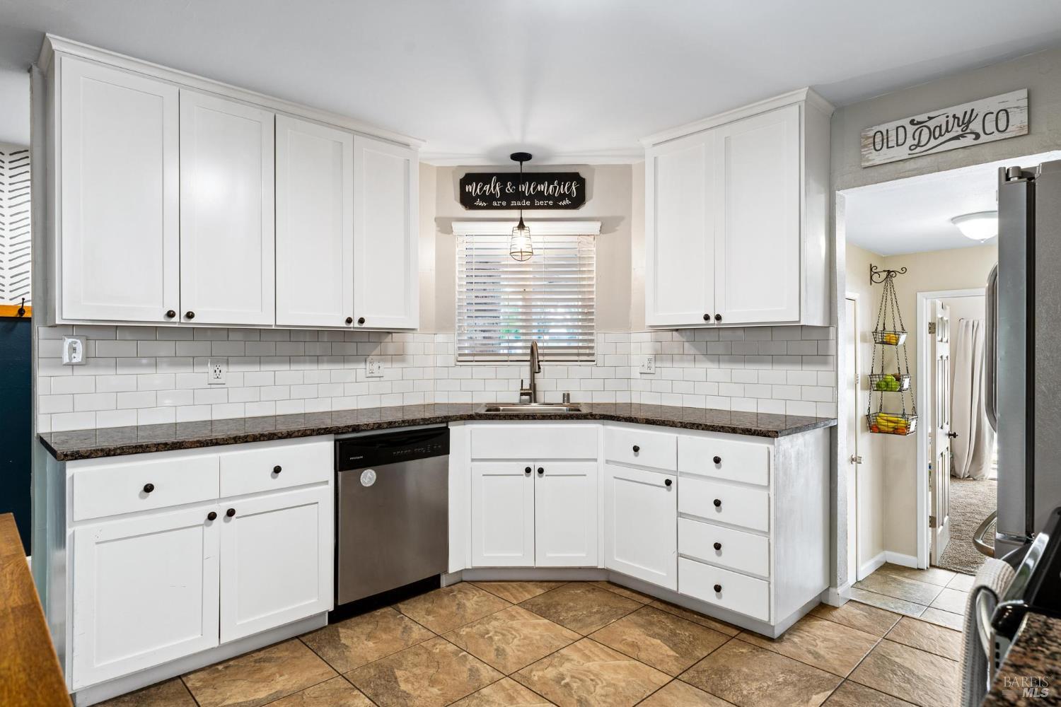 Detail Gallery Image 11 of 30 For 100 Anita Ct, Vacaville,  CA 95688 - 3 Beds | 2 Baths