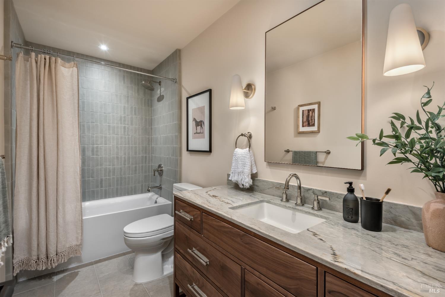 Detail Gallery Image 25 of 43 For 18492 White Oak Dr, Sonoma,  CA 95476 - 4 Beds | 4/1 Baths