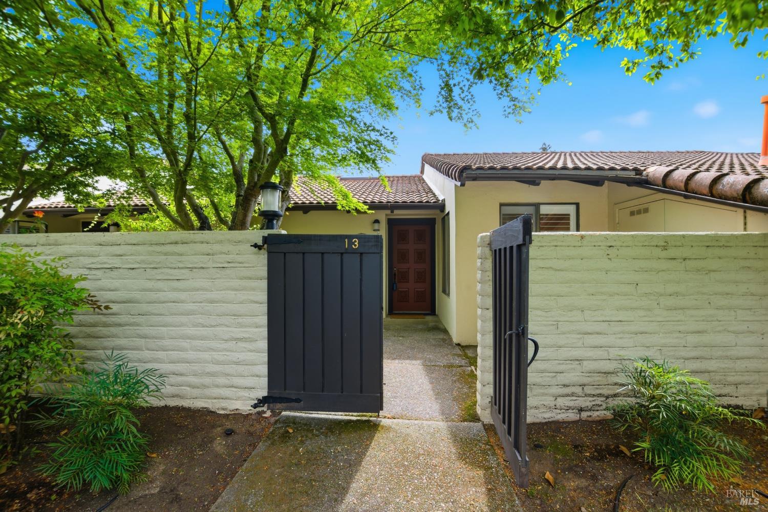 Detail Gallery Image 3 of 49 For 13 Fairways Dr, Napa,  CA 94558 - 2 Beds | 2 Baths