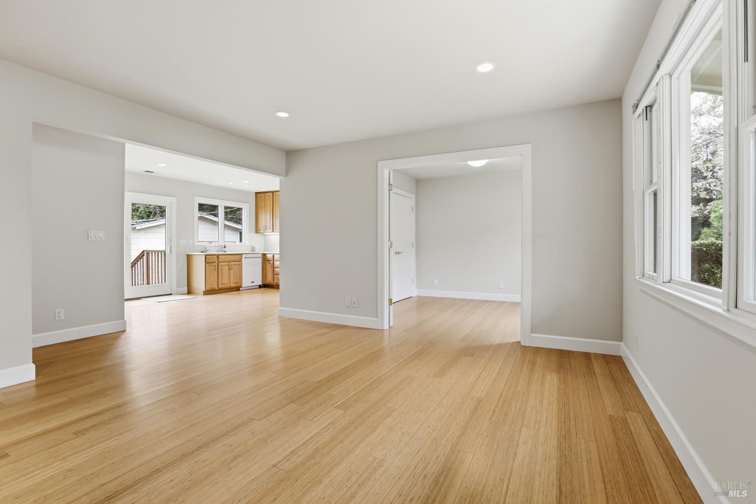 Detail Gallery Image 7 of 29 For 2166 5th Ave, San Rafael,  CA 94901 - 3 Beds | 1 Baths