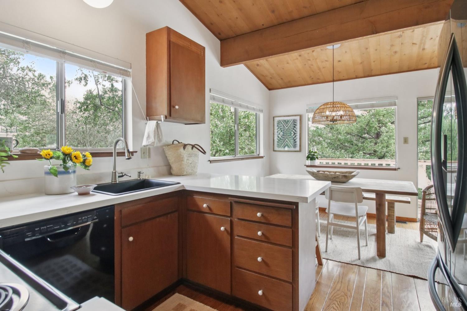 Detail Gallery Image 13 of 43 For 34 Fair Dr, San Rafael,  CA 94901 - 2 Beds | 1 Baths