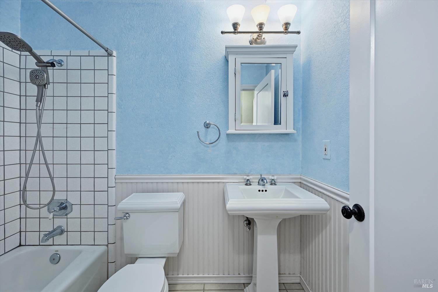 Detail Gallery Image 23 of 40 For 18669 Deer Hill Rd, Hidden Valley Lake,  CA 95467 - 3 Beds | 2 Baths