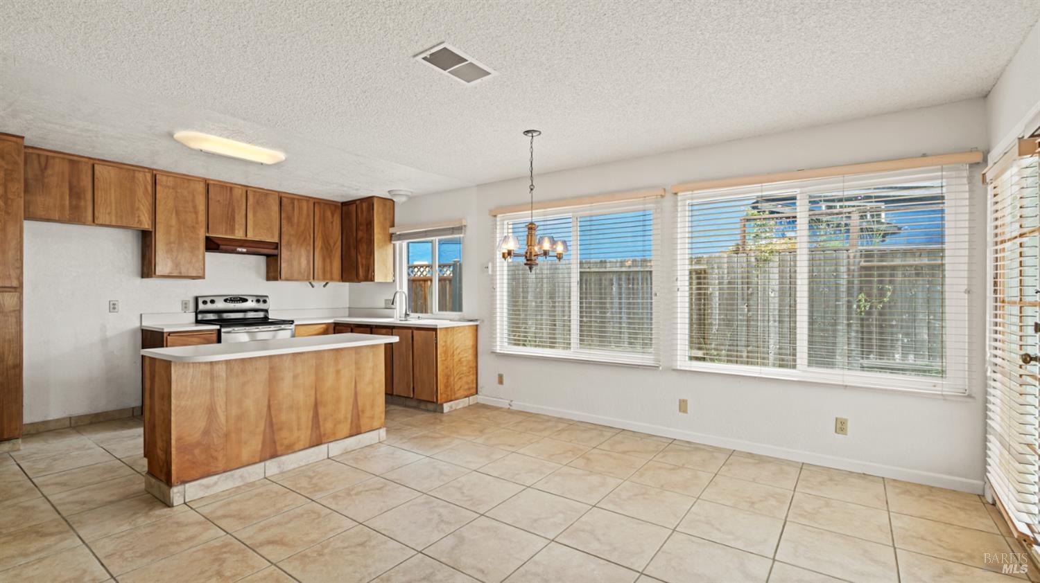 Detail Gallery Image 6 of 24 For 91 Banbury Way, Benicia,  CA 94510 - 3 Beds | 2 Baths