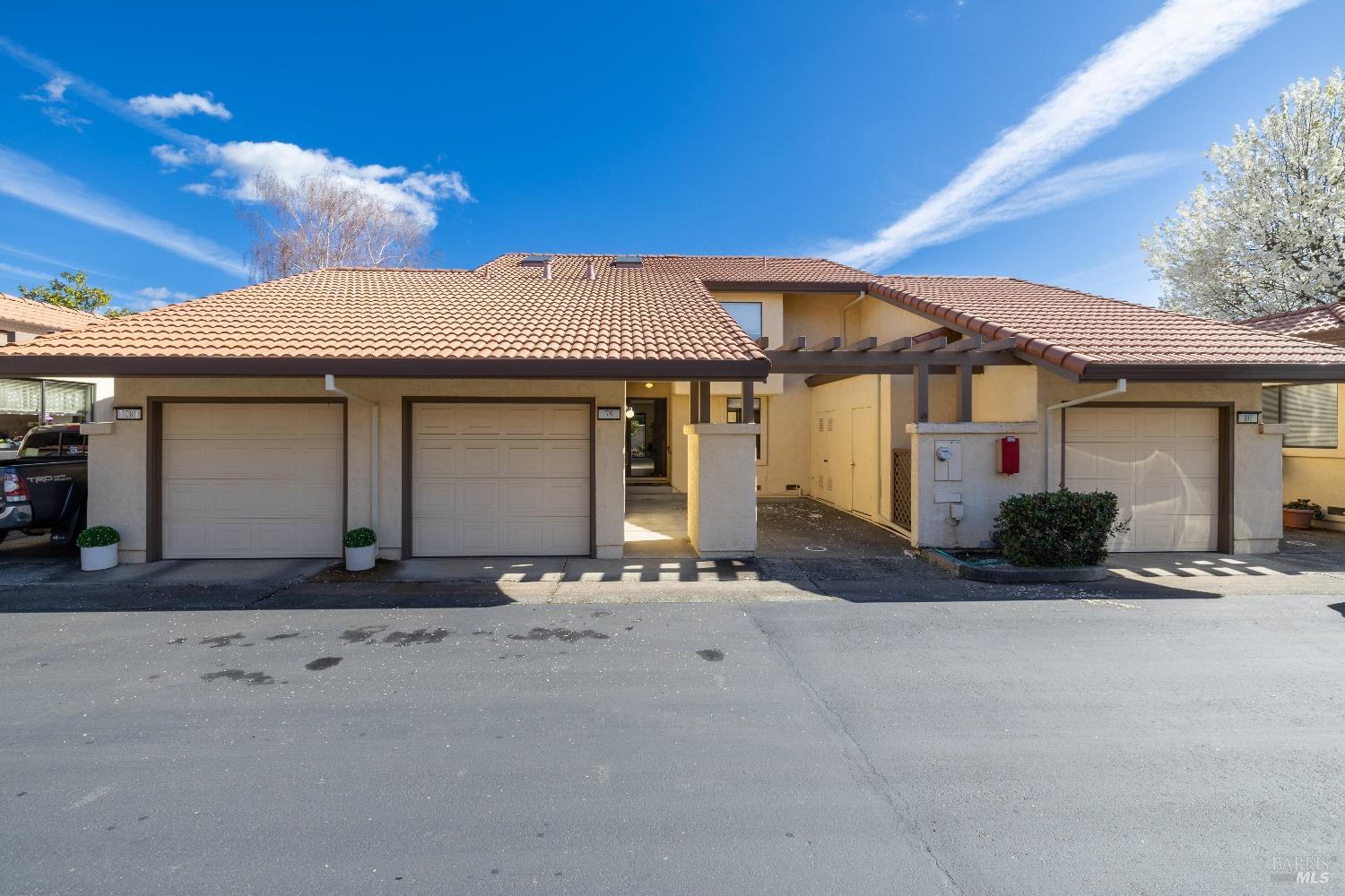 79 Fountain Grove Circle photo 3