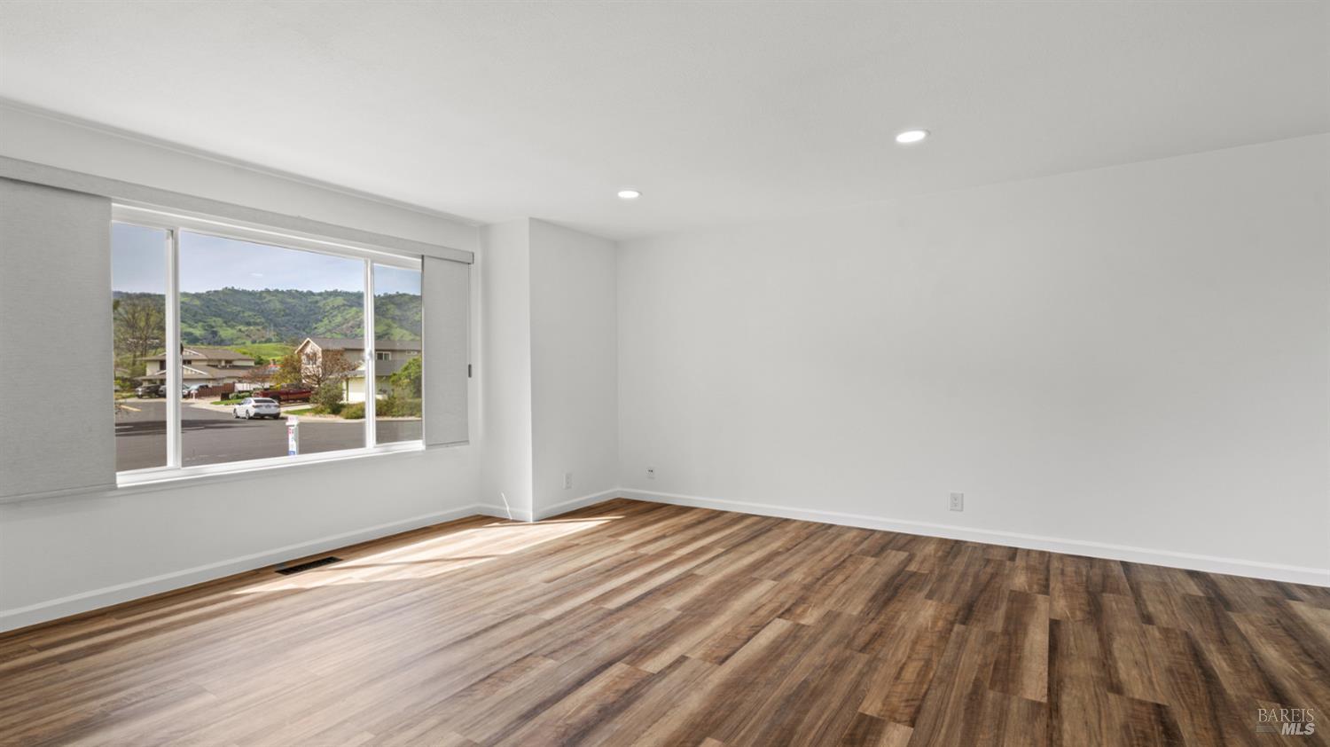 Detail Gallery Image 9 of 54 For 287 N Alamo Dr, Vacaville,  CA 95688 - 4 Beds | 2/1 Baths