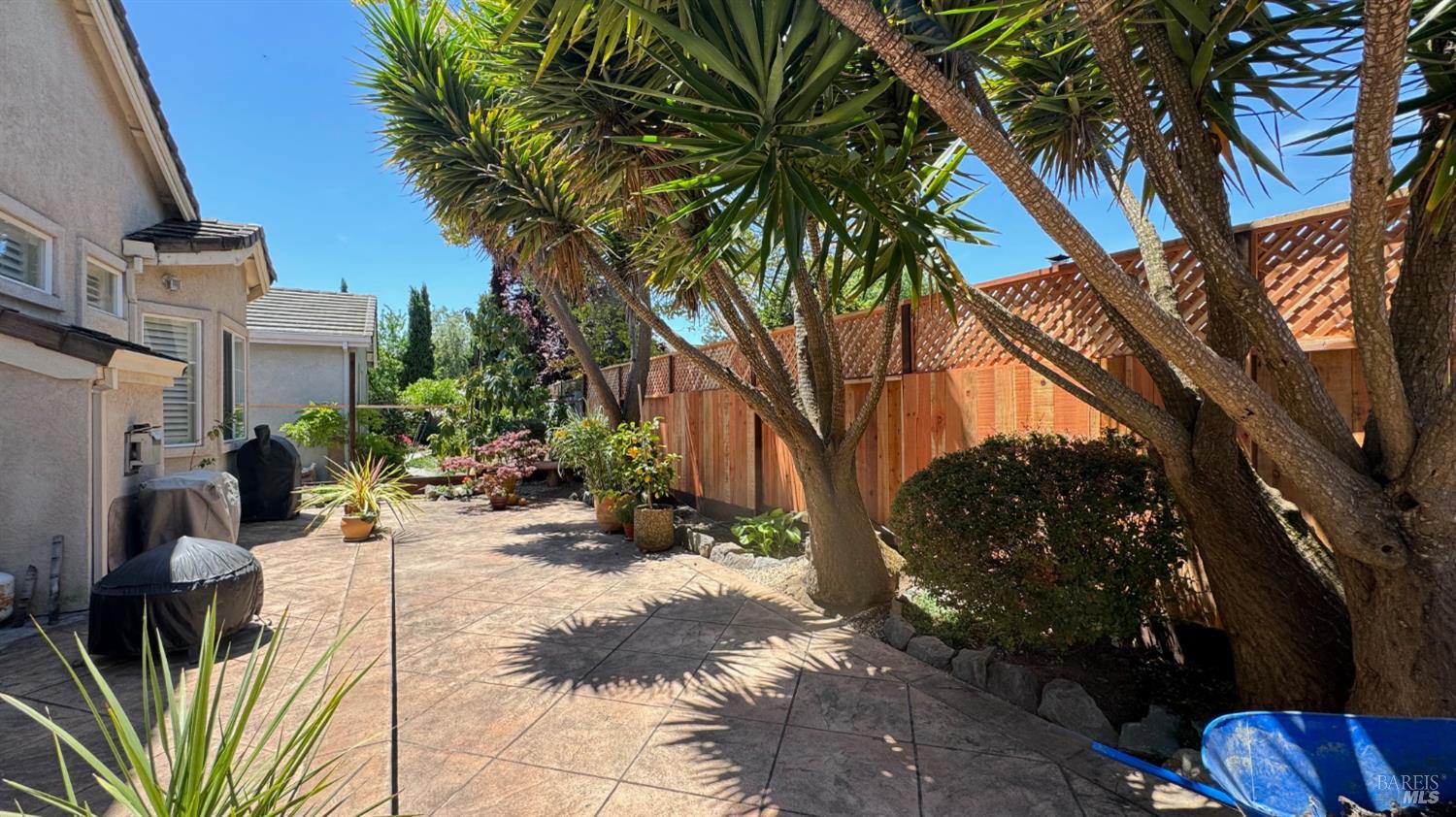 Detail Gallery Image 6 of 7 For 1937 Cross Creek St, Petaluma,  CA 94954 - 4 Beds | 2 Baths