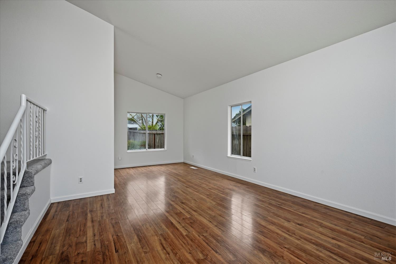 Detail Gallery Image 14 of 43 For 450 Nikki Dr, Santa Rosa,  CA 95401 - 4 Beds | 3 Baths