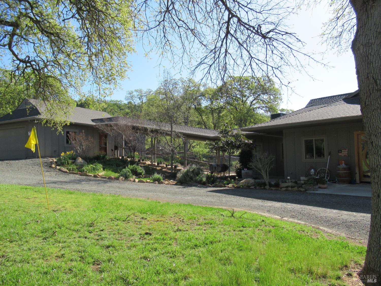 Detail Gallery Image 4 of 49 For 18300 Morgan Valley Rd, Lower Lake,  CA 95457 - 2 Beds | 2 Baths