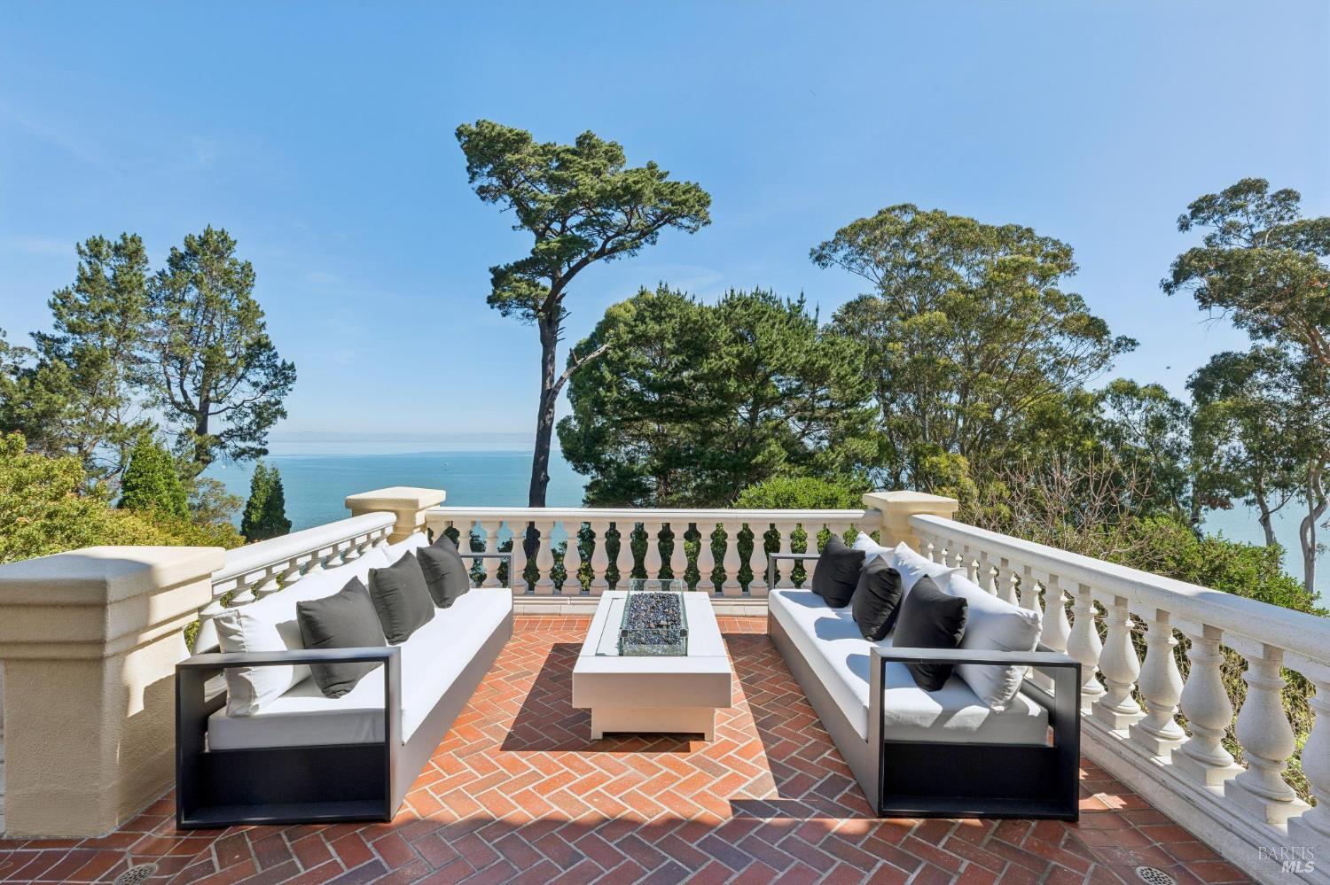 Detail Gallery Image 21 of 96 For 44 Marin Bay Park Ct, San Rafael,  CA 94901 - 5 Beds | 5/1 Baths