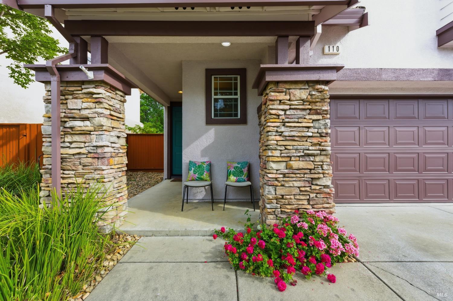 Detail Gallery Image 5 of 52 For 110 Chimney Rock Dr, Vacaville,  CA 95687 - 3 Beds | 2/1 Baths