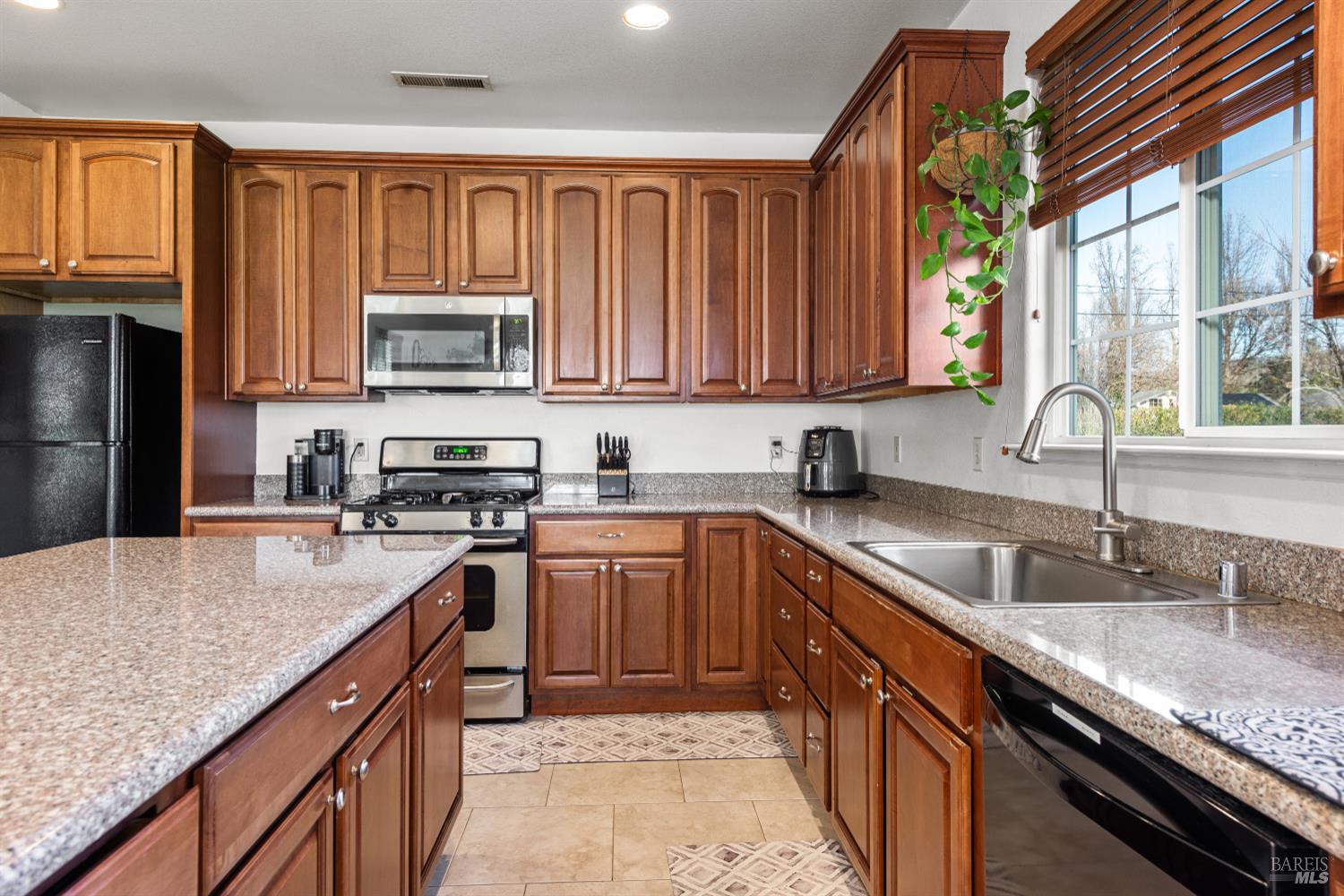 Detail Gallery Image 26 of 37 For 18094 Spyglass Rd, Hidden Valley Lake,  CA 95467 - 3 Beds | 2 Baths