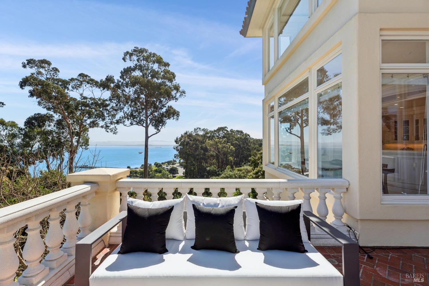 Detail Gallery Image 88 of 96 For 44 Marin Bay Park Ct, San Rafael,  CA 94901 - 5 Beds | 5/1 Baths