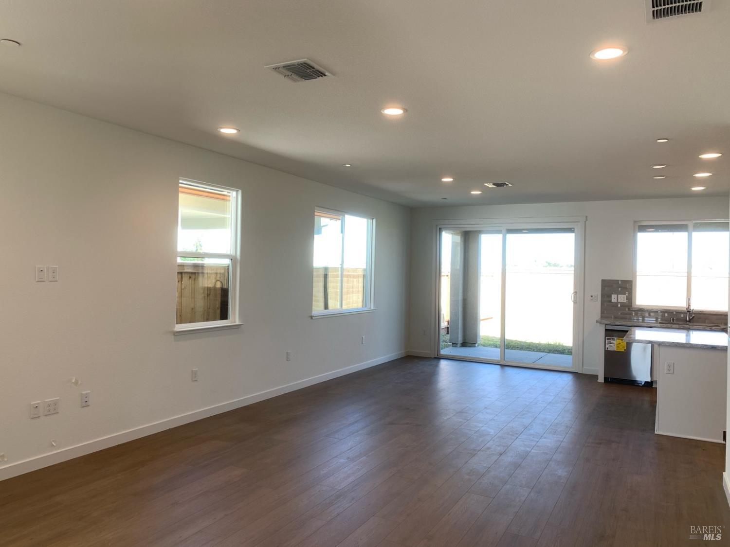 Detail Gallery Image 4 of 13 For 2424 Revival Ln, Rio Vista,  CA 94571 - 2 Beds | 2 Baths