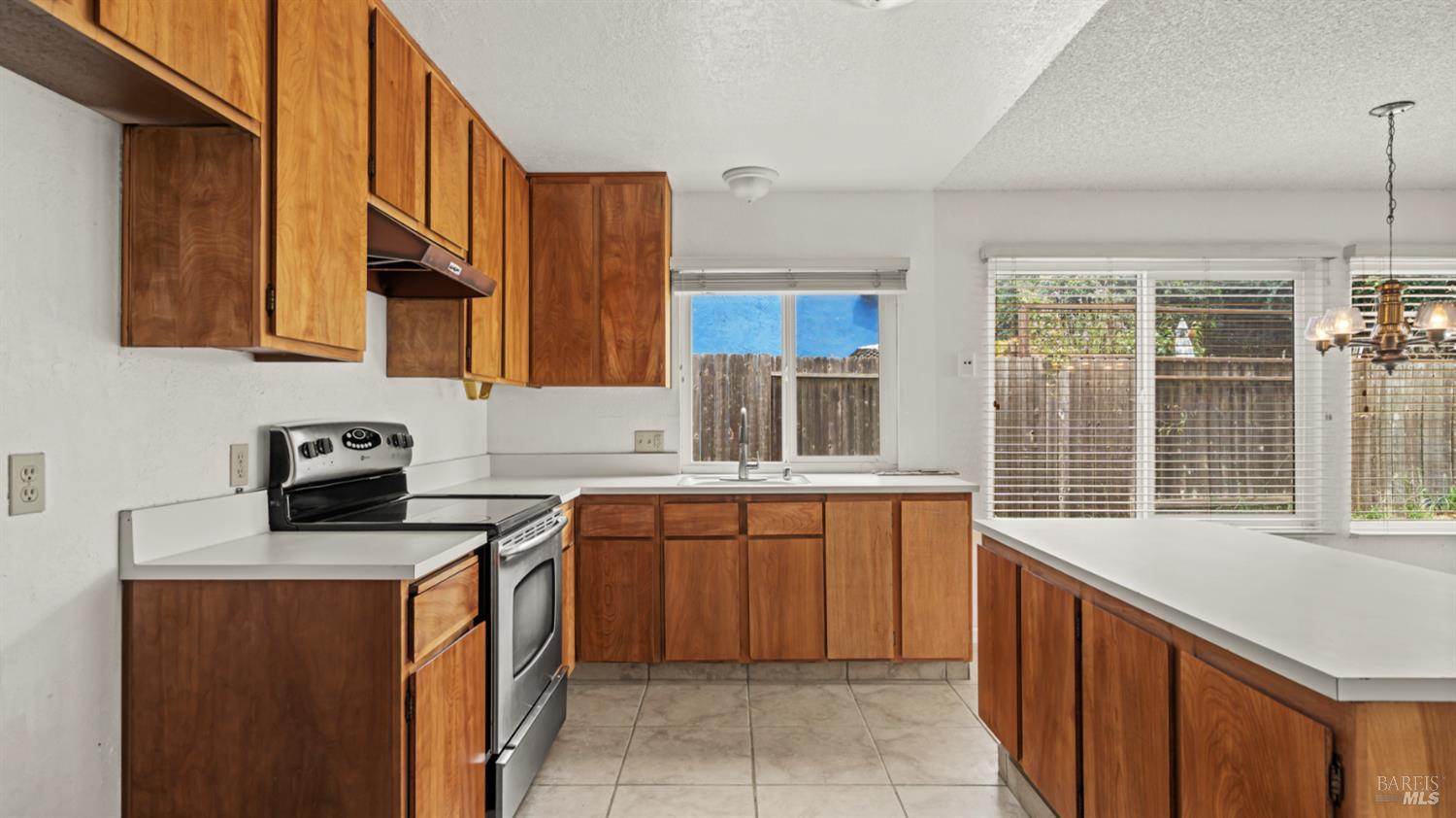 Detail Gallery Image 8 of 24 For 91 Banbury Way, Benicia,  CA 94510 - 3 Beds | 2 Baths