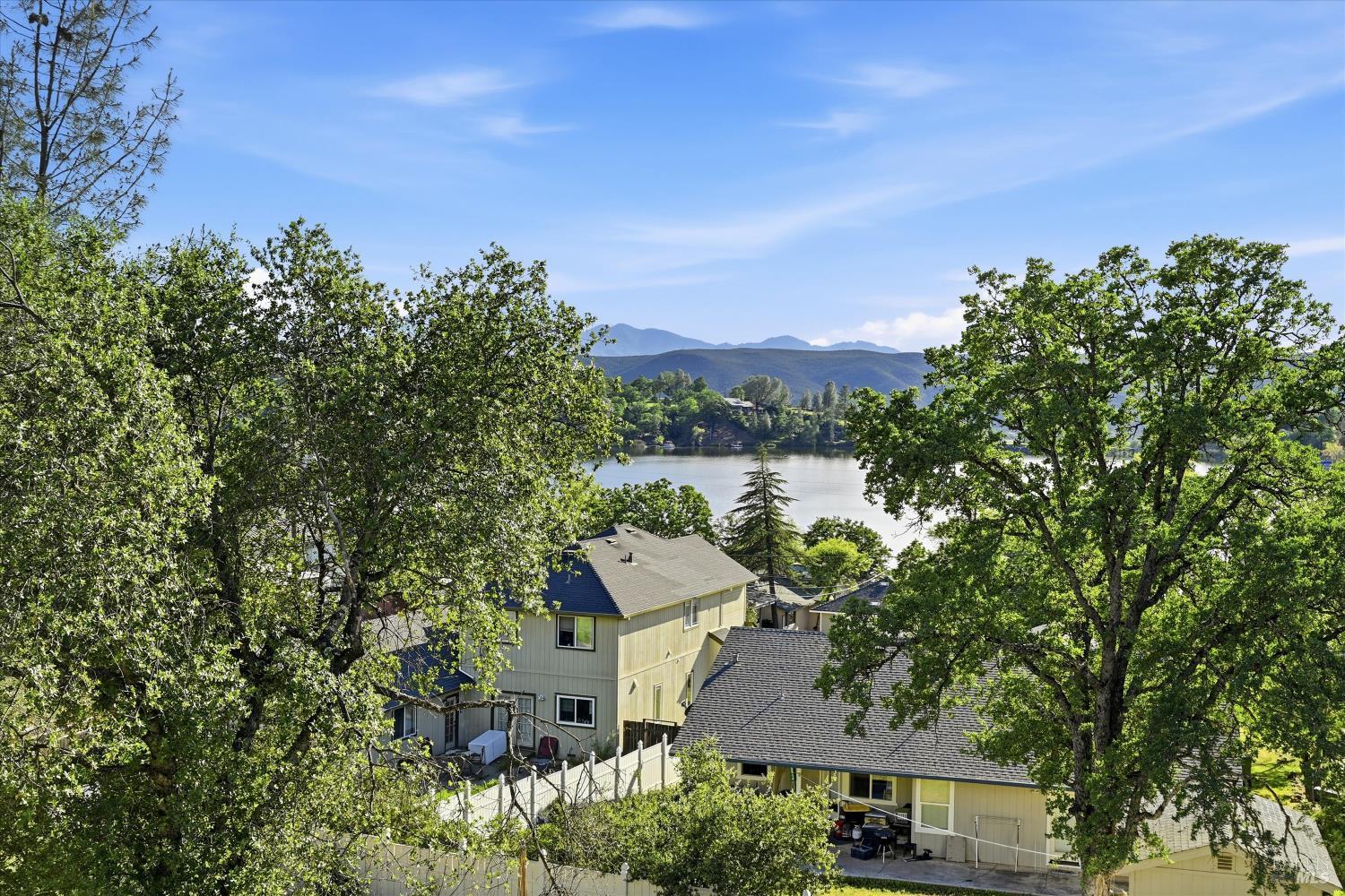 Detail Gallery Image 4 of 40 For 18669 Deer Hill Rd, Hidden Valley Lake,  CA 95467 - 3 Beds | 2 Baths