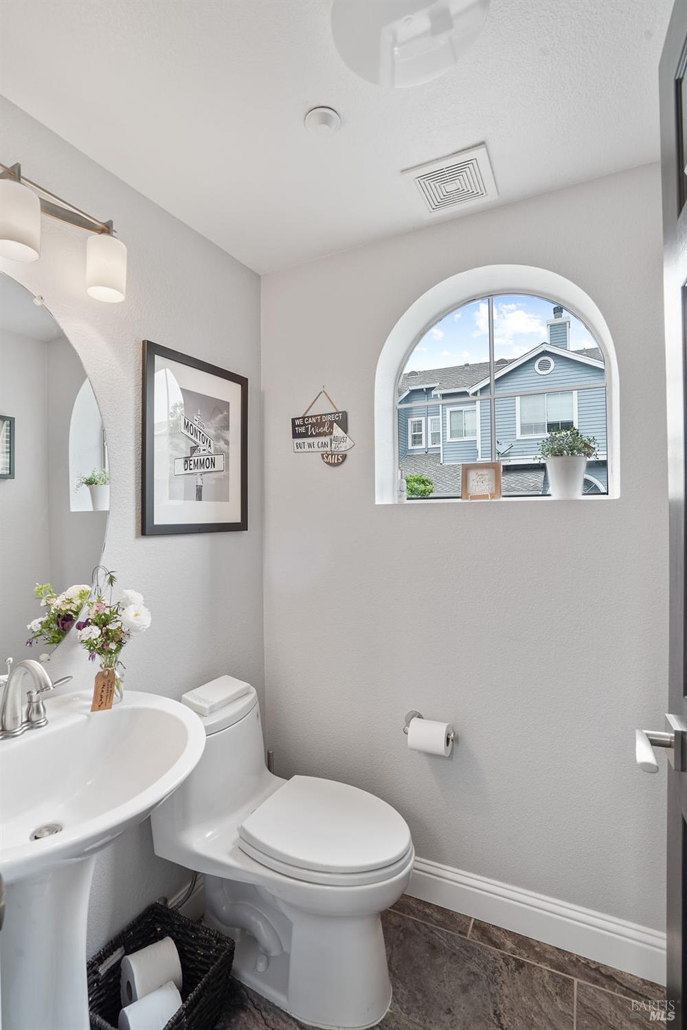 Detail Gallery Image 17 of 43 For 440 E E St, Benicia,  CA 94510 - 2 Beds | 2/1 Baths