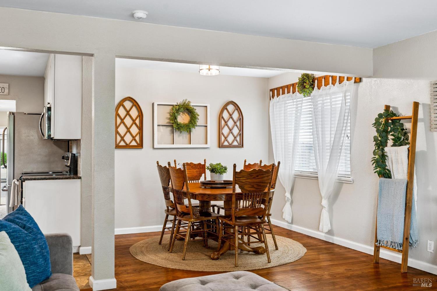 Detail Gallery Image 14 of 30 For 100 Anita Ct, Vacaville,  CA 95688 - 3 Beds | 2 Baths