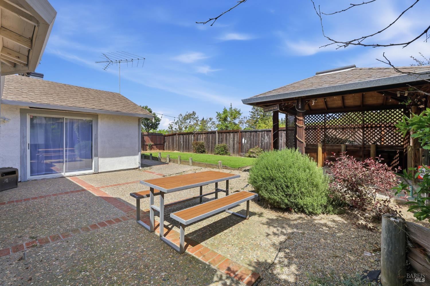 Detail Gallery Image 17 of 18 For 29 Canterbury Cir, Vallejo,  CA 94591 - 3 Beds | 2 Baths