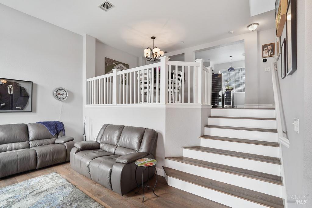 Detail Gallery Image 7 of 43 For 440 E E St, Benicia,  CA 94510 - 2 Beds | 2/1 Baths