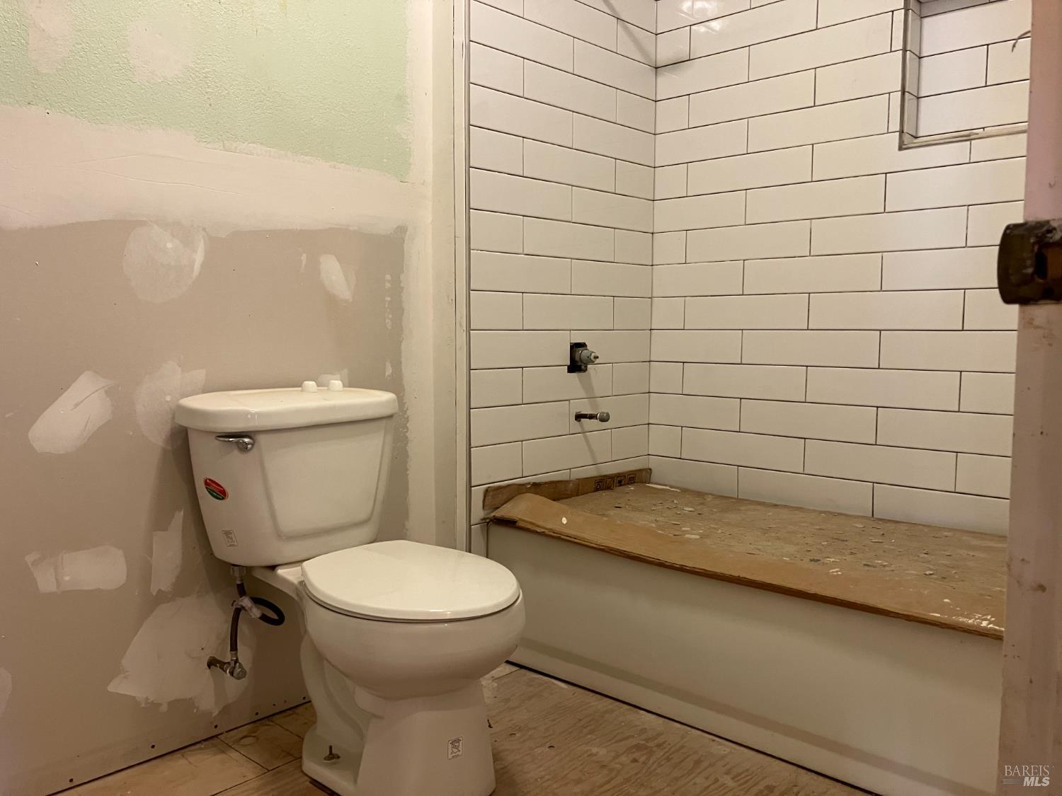 Detail Gallery Image 21 of 30 For 17440 Cache Creek Rd, Clearlake Oaks,  CA 95423 - 3 Beds | 2 Baths