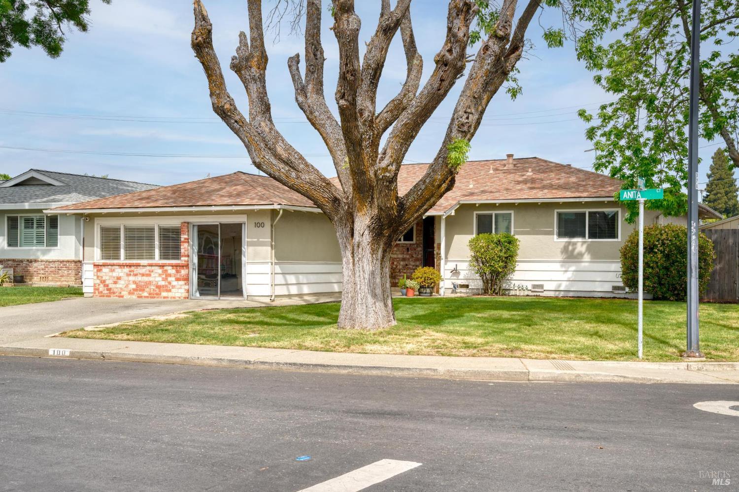 Detail Gallery Image 3 of 30 For 100 Anita Ct, Vacaville,  CA 95688 - 3 Beds | 2 Baths