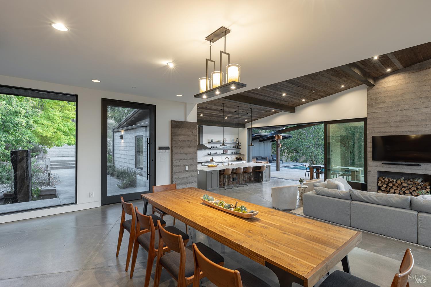 Detail Gallery Image 7 of 74 For 4125 Wallace Rd, Santa Rosa,  CA 95404 - 3 Beds | 4/1 Baths