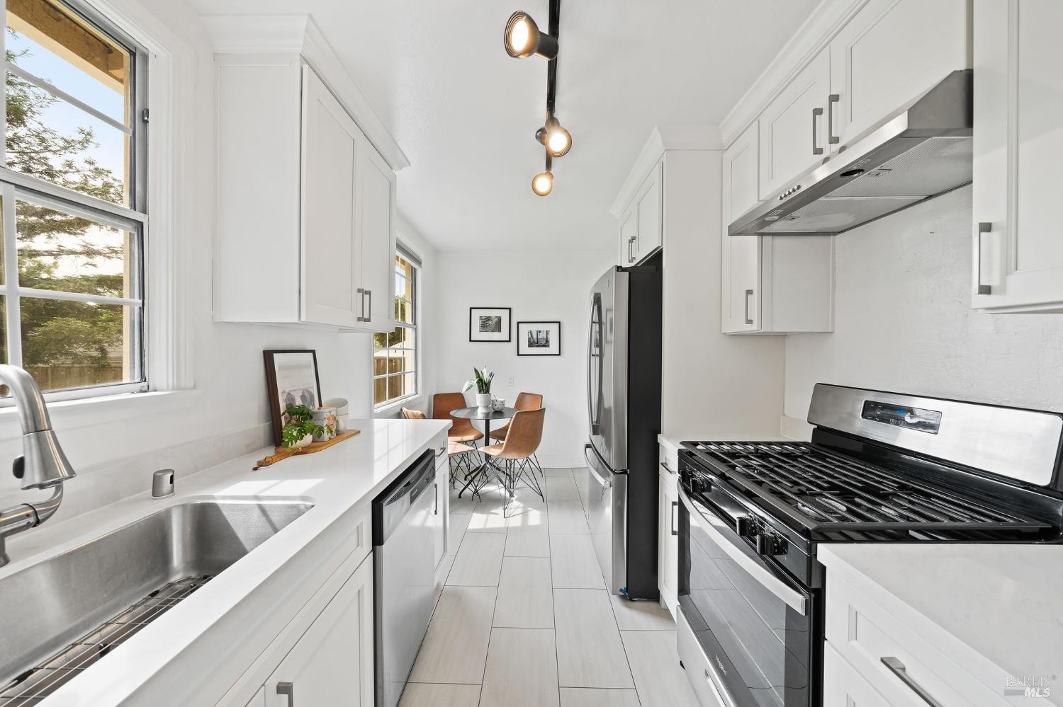 Detail Gallery Image 14 of 34 For 218 Hillcrest Ave, Benicia,  CA 94510 - 2 Beds | 1 Baths