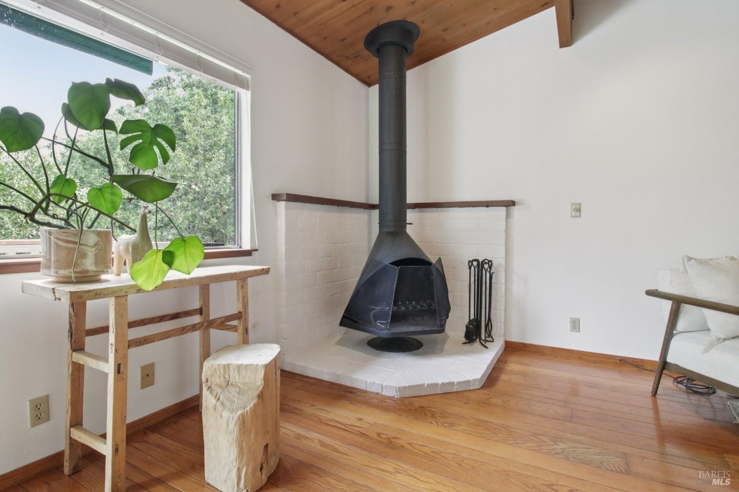 Detail Gallery Image 4 of 43 For 34 Fair Dr, San Rafael,  CA 94901 - 2 Beds | 1 Baths