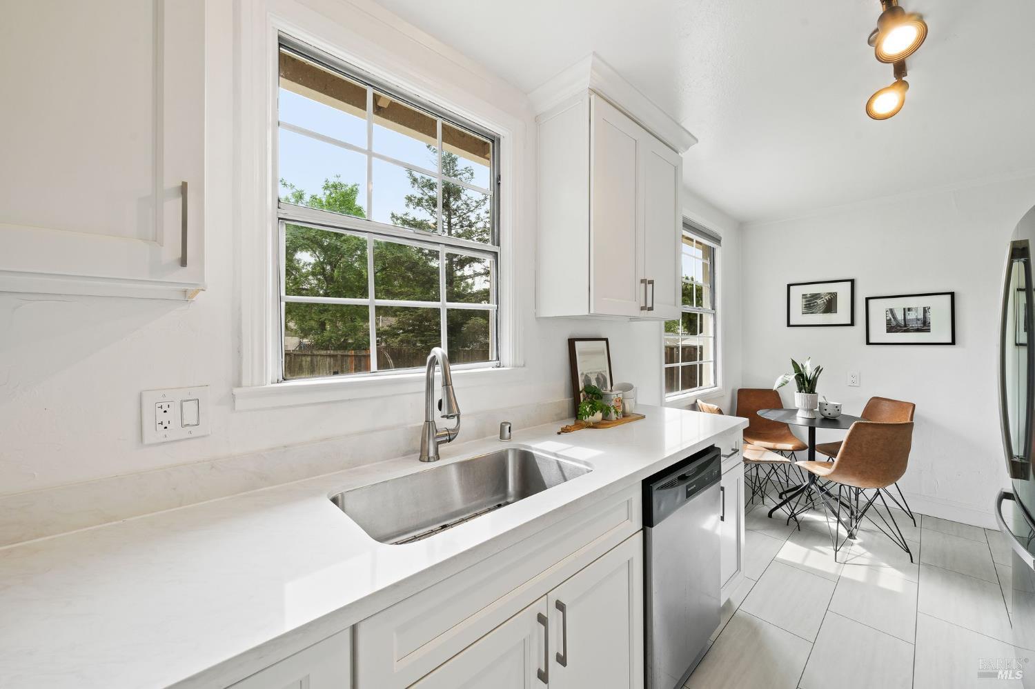 Detail Gallery Image 15 of 34 For 218 Hillcrest Ave, Benicia,  CA 94510 - 2 Beds | 1 Baths