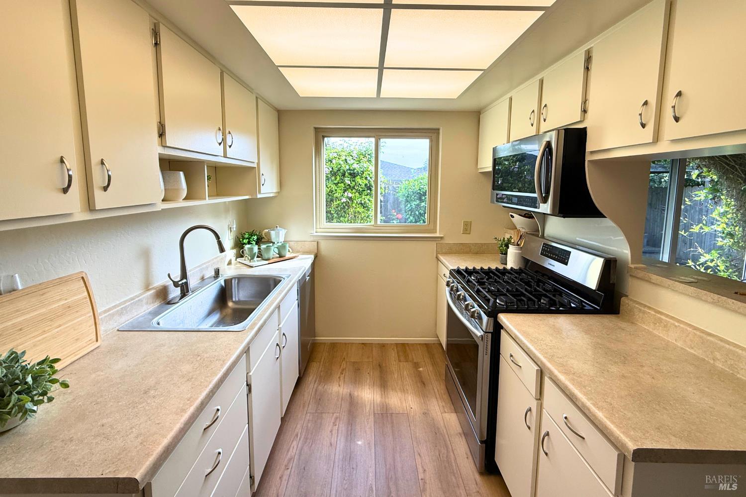 Detail Gallery Image 10 of 29 For 20714 Temelec Dr, Sonoma,  CA 95476 - 2 Beds | 2 Baths