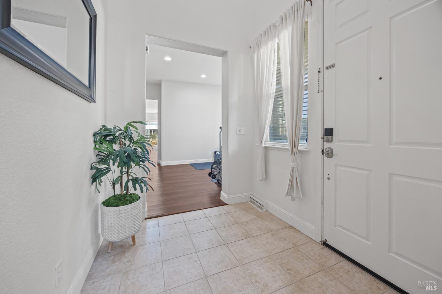 Detail Gallery Image 5 of 51 For 5161 Freitas Way, Fairfield,  CA 94533 - 3 Beds | 2 Baths