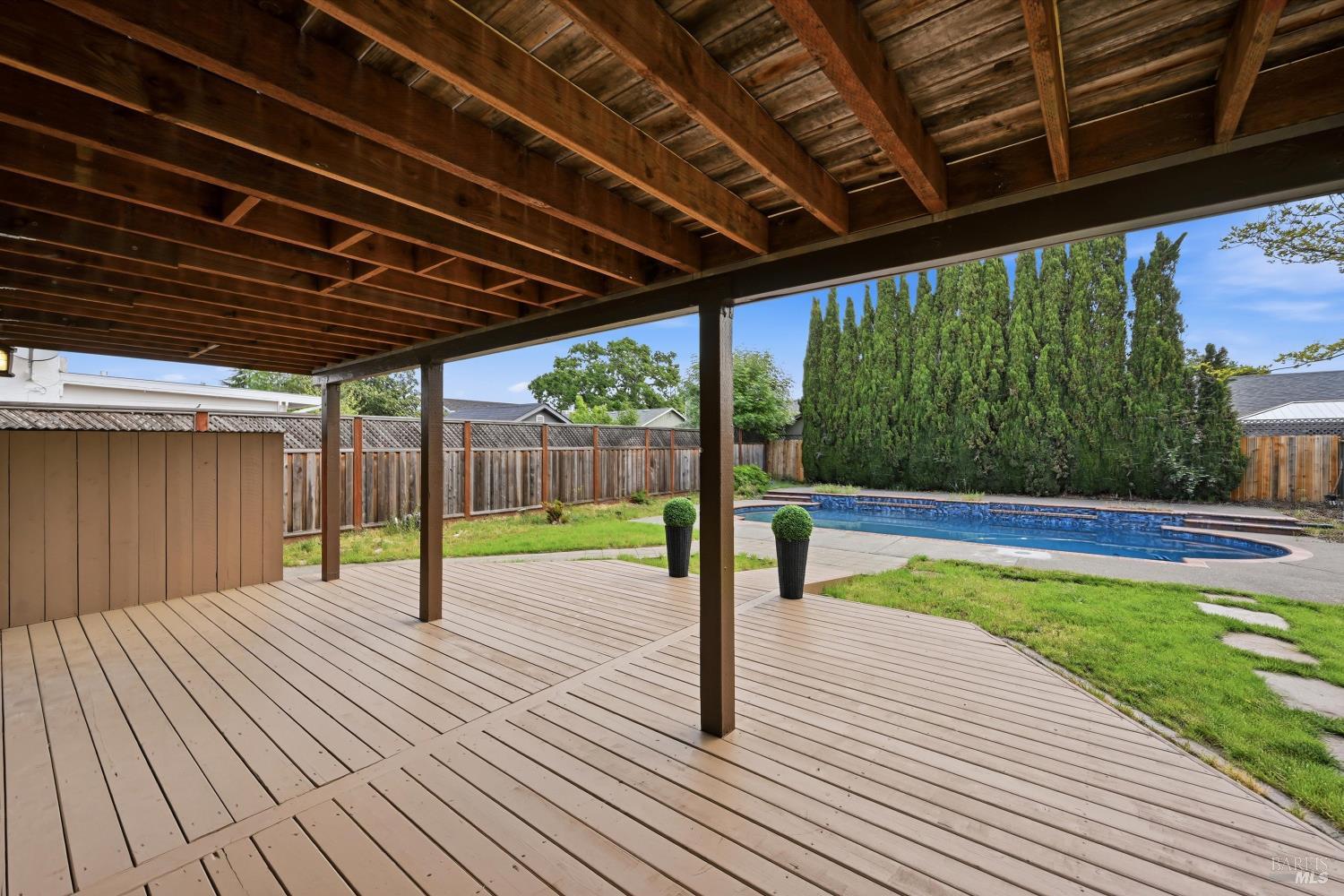 Detail Gallery Image 5 of 43 For 450 Nikki Dr, Santa Rosa,  CA 95401 - 4 Beds | 3 Baths