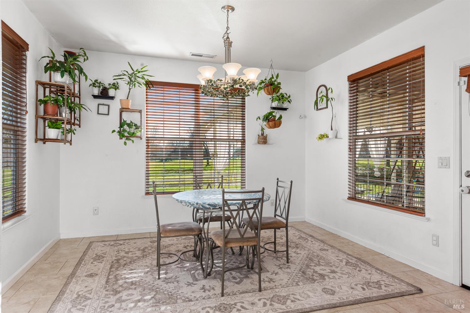 Detail Gallery Image 28 of 37 For 18094 Spyglass Rd, Hidden Valley Lake,  CA 95467 - 3 Beds | 2 Baths