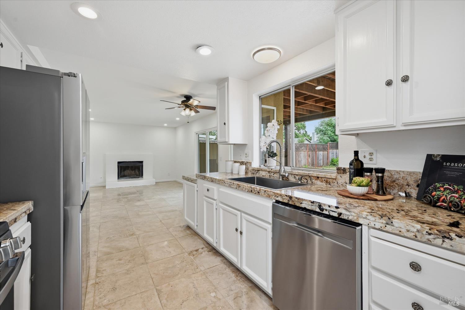 Detail Gallery Image 18 of 43 For 450 Nikki Dr, Santa Rosa,  CA 95401 - 4 Beds | 3 Baths