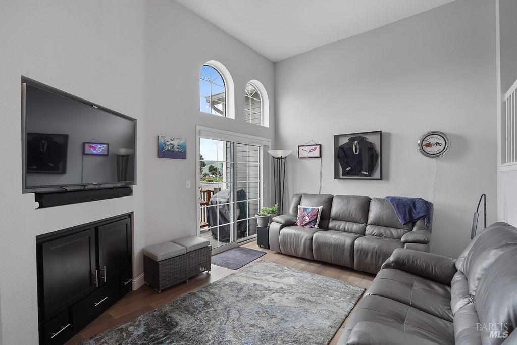 Detail Gallery Image 5 of 43 For 440 E E St, Benicia,  CA 94510 - 2 Beds | 2/1 Baths