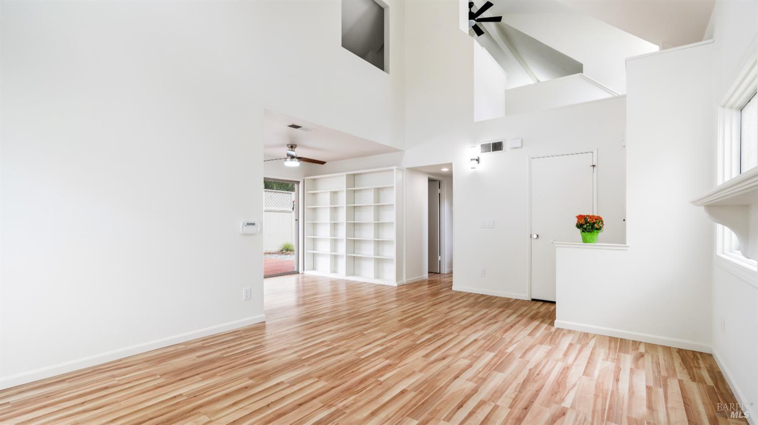 Detail Gallery Image 5 of 33 For 3335 Yulupa Ave, Santa Rosa,  CA 95405 - 3 Beds | 1/1 Baths