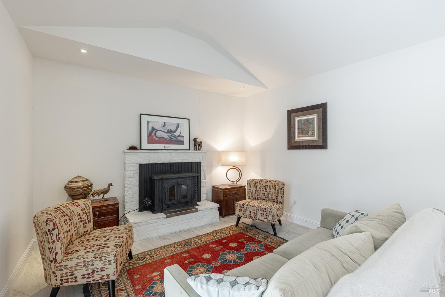 Detail Gallery Image 17 of 36 For 18751 Melvin Ave, Sonoma,  CA 95476 - 3 Beds | 2 Baths