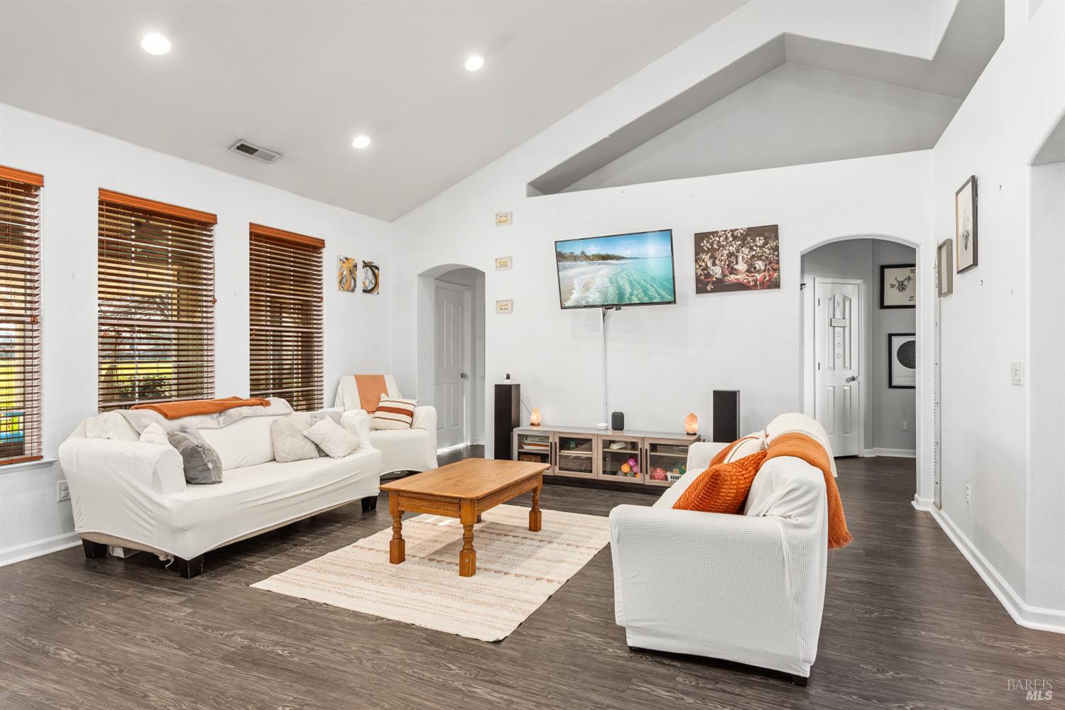 Detail Gallery Image 5 of 37 For 18094 Spyglass Rd, Hidden Valley Lake,  CA 95467 - 3 Beds | 2 Baths