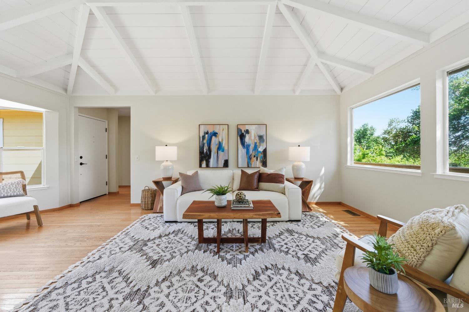 Detail Gallery Image 14 of 59 For 178 Reservoir Rd, San Rafael,  CA 94901 - 4 Beds | 3 Baths