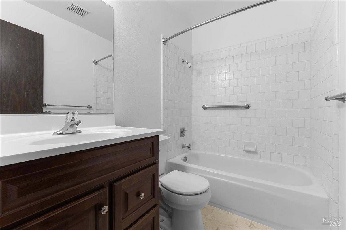 Detail Gallery Image 18 of 37 For 920 Shady Oak Dr, Santa Rosa,  CA 95404 - 3 Beds | 2 Baths