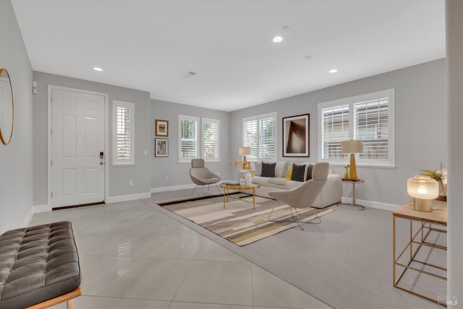 Detail Gallery Image 5 of 45 For 580 Kingbird Cir, Vacaville,  CA 95688 - 5 Beds | 4/1 Baths