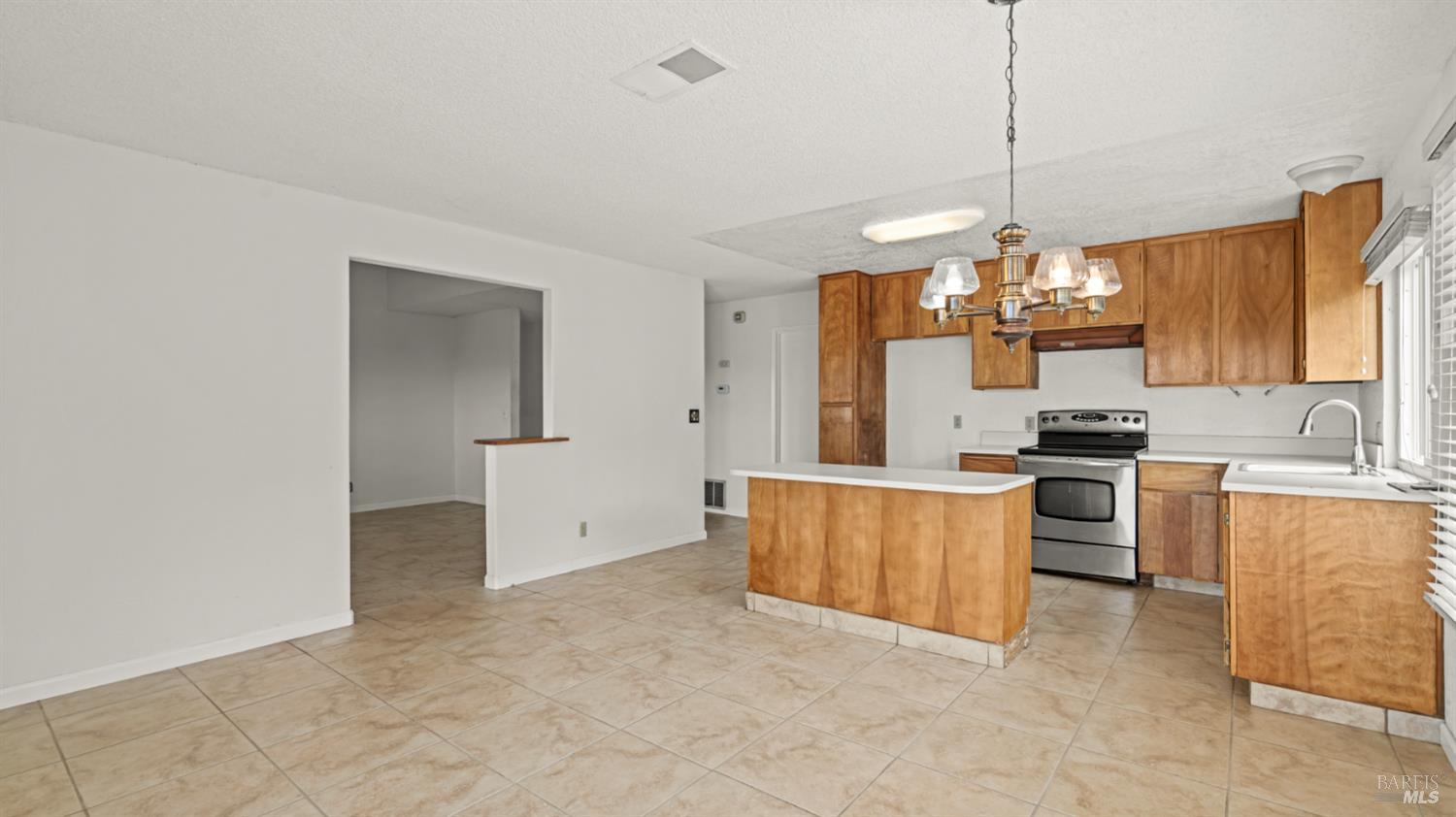 Detail Gallery Image 7 of 24 For 91 Banbury Way, Benicia,  CA 94510 - 3 Beds | 2 Baths