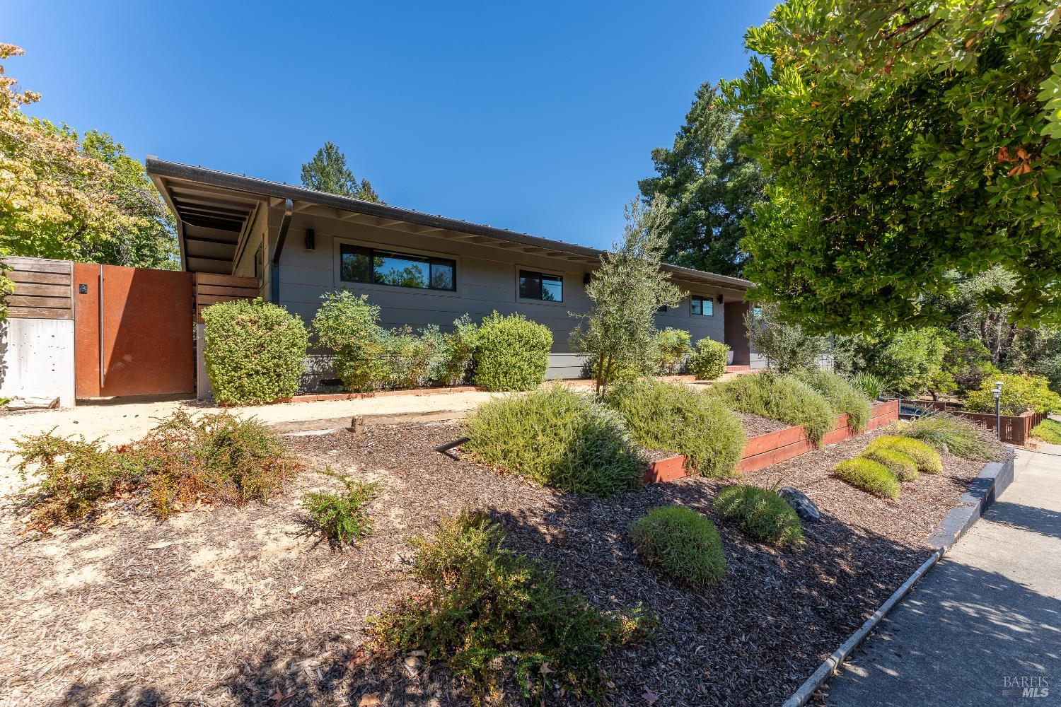 Detail Gallery Image 3 of 40 For 788 Walnut Ave, Ukiah,  CA 95482 - 3 Beds | 3/2 Baths