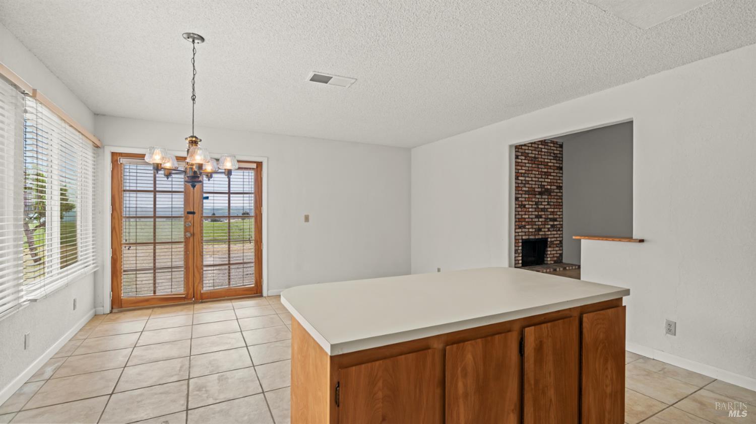 Detail Gallery Image 10 of 24 For 91 Banbury Way, Benicia,  CA 94510 - 3 Beds | 2 Baths