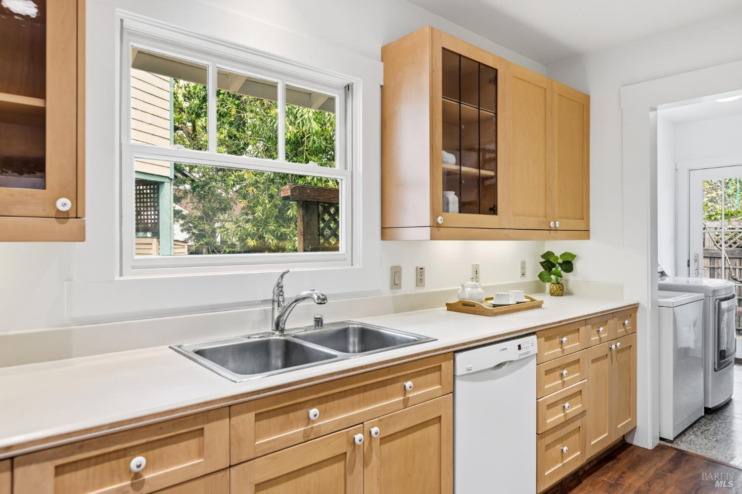 Detail Gallery Image 6 of 34 For 31 Rowland Ct, San Anselmo,  CA 94960 - 3 Beds | 1 Baths