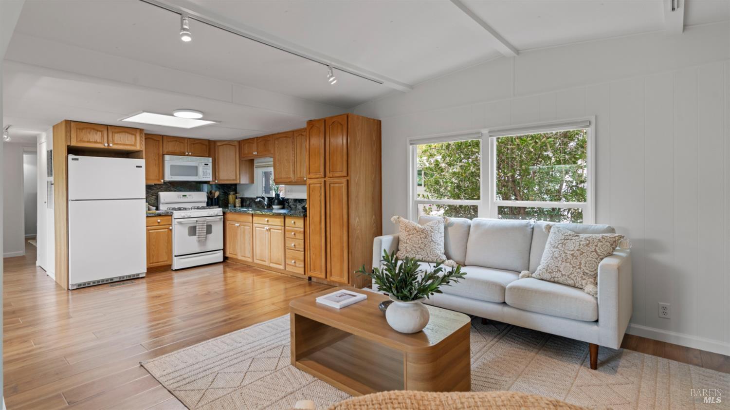 Detail Gallery Image 14 of 44 For 204 Barcelona Ave, Novato,  CA 94949 - 2 Beds | 2 Baths