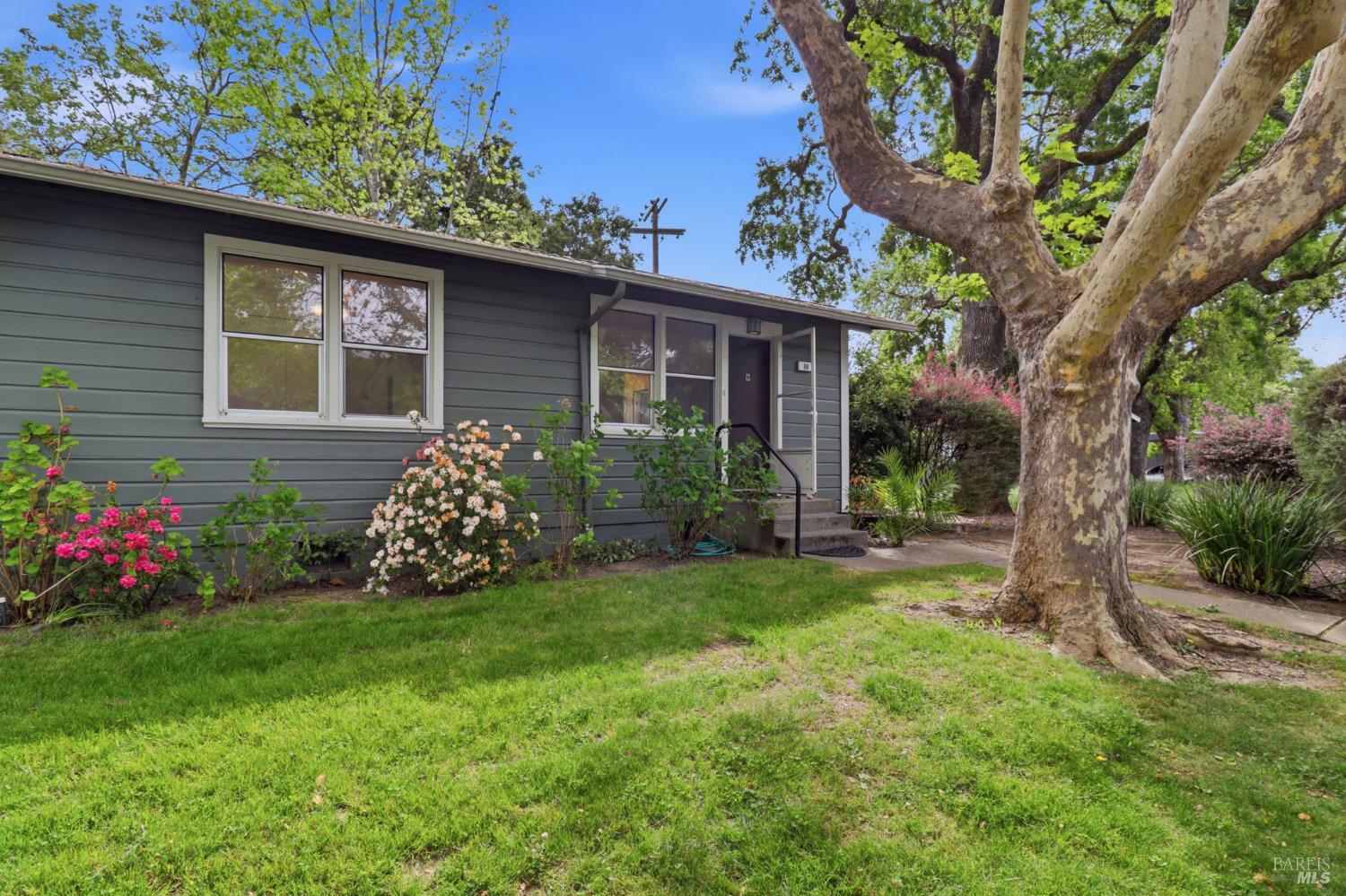 Detail Gallery Image 2 of 27 For 88 Martin Dr, Novato,  CA 94949 - 2 Beds | 1 Baths