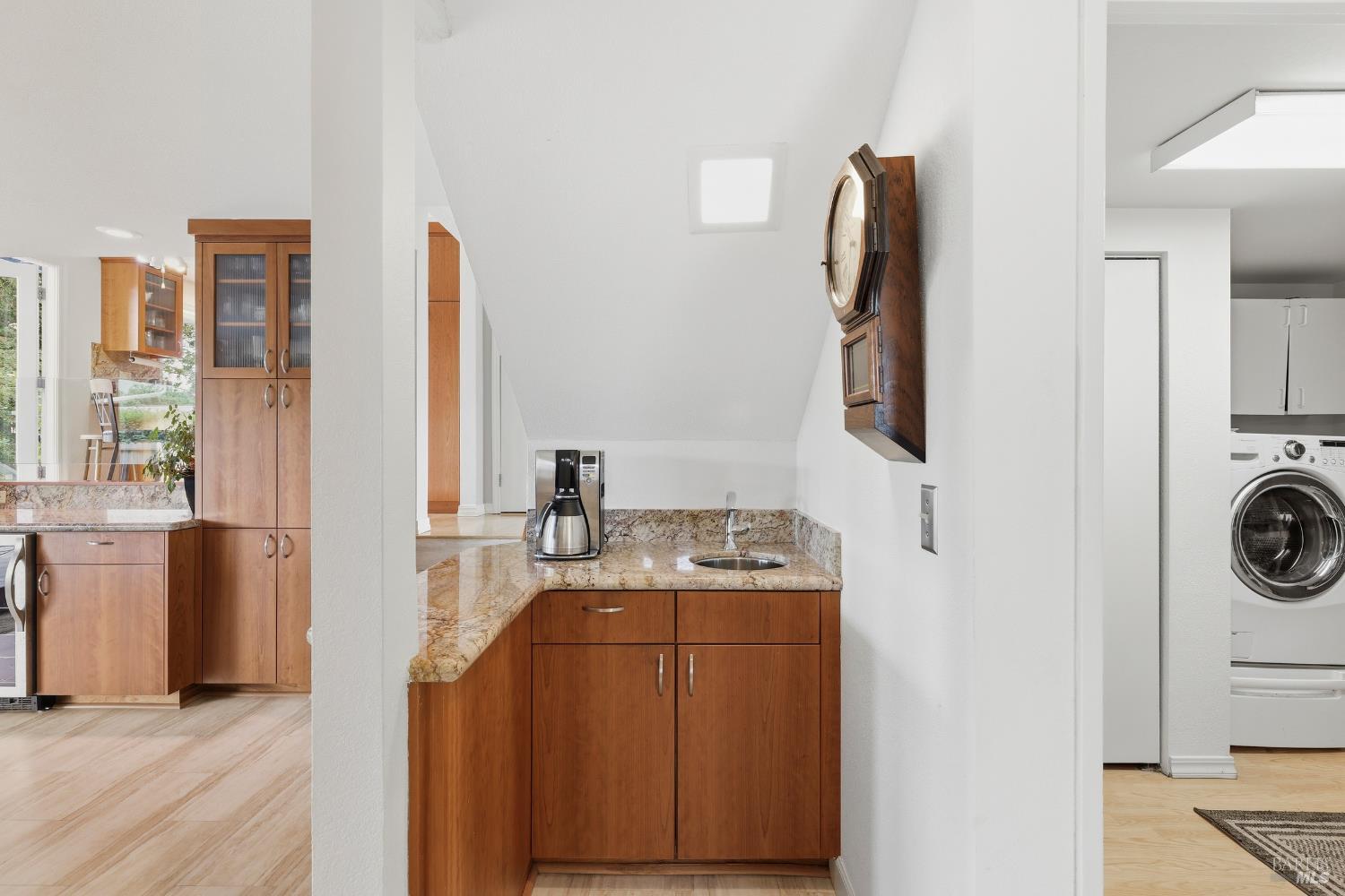 Detail Gallery Image 12 of 39 For 29 Caulfield Ct, Petaluma,  CA 94954 - 4 Beds | 3 Baths